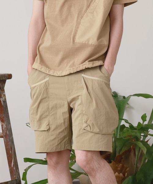 REMI RELIEF（レミレリーフ）の「REMI RELIEF/レミレリーフ ナイロンタッサーサイドポケットイージーショーツ（その他パンツ・メンズ・ベージュ/ブラック・M/S）」の2枚目の写真