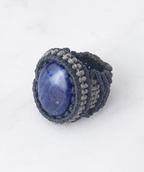 TAKEO KIKUCHI(タケオキクチ)の「Lapis Stone Ring(リング・メンズ・ダークグレー/ネイビー・00)」の2枚目の写真