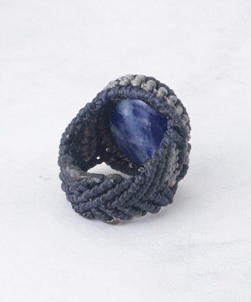 TAKEO KIKUCHI(タケオキクチ)の「Lapis Stone Ring(リング・メンズ・ダークグレー/ネイビー・00)」の4枚目の写真