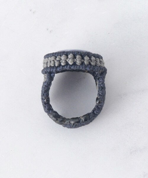 TAKEO KIKUCHI(タケオキクチ)の「Lapis Stone Ring(リング・メンズ・ダークグレー/ネイビー・00)」の3枚目の写真