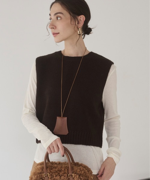 ANGIE（アンジー）の「バックオープン ニット ベスト（ベスト・レディース・チャコール/ベージュ/ブラウン・FREE）」の5枚目の写真
