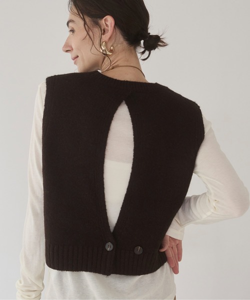 ANGIE（アンジー）の「バックオープン ニット ベスト（ベスト・レディース・チャコール/ベージュ/ブラウン・FREE）」の8枚目の写真