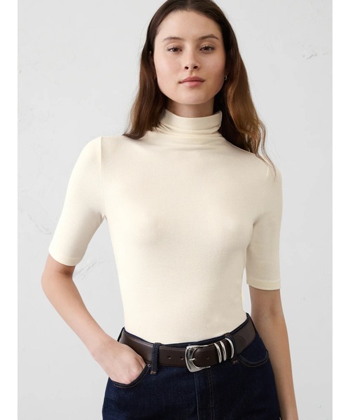 BANANA REPUBLIC FACTORY STORE(バナナリパブリック ファクトリーストア)の「BANANA REPUBLIC FACTORY STORE ソフトラックス タートルネックトップ(Tシャツ/カットソー・レディース・ブラック/パープル系その他/ベージュ/アッシュブラウン/ブラウン・S/M/XS/L)」の1枚目の写真