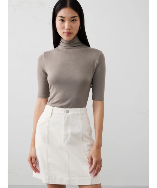 BANANA REPUBLIC FACTORY STORE(バナナリパブリック ファクトリーストア)の「BANANA REPUBLIC FACTORY STORE ソフトラックス タートルネックトップ(Tシャツ/カットソー・レディース・ブラック/パープル系その他/ベージュ/アッシュブラウン/ブラウン・S/M/XS/L)」の3枚目の写真