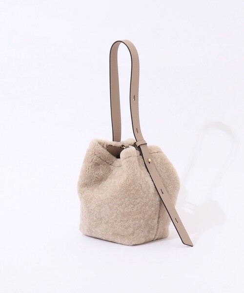 LORISTELLA（ロリステッラ）の「【LORISTELLA/ロリステッラ】別注キューブワンハンドルムートンバッグ（ショルダーバッグ・レディース・ベージュ・FREE）」の4枚目の写真