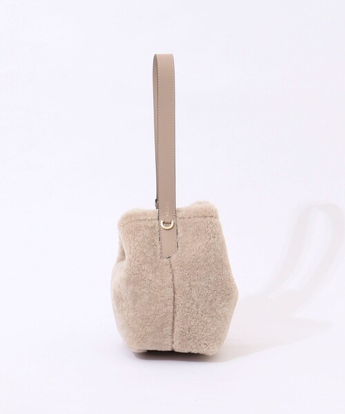 LORISTELLA（ロリステッラ）の「【LORISTELLA/ロリステッラ】別注キューブワンハンドルムートンバッグ（ショルダーバッグ・レディース・ベージュ・FREE）」の6枚目の写真