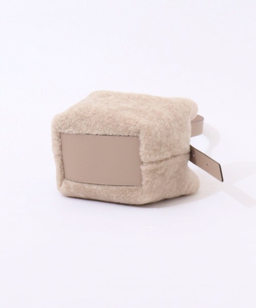 LORISTELLA（ロリステッラ）の「【LORISTELLA/ロリステッラ】別注キューブワンハンドルムートンバッグ（ショルダーバッグ・レディース・ベージュ・FREE）」の7枚目の写真