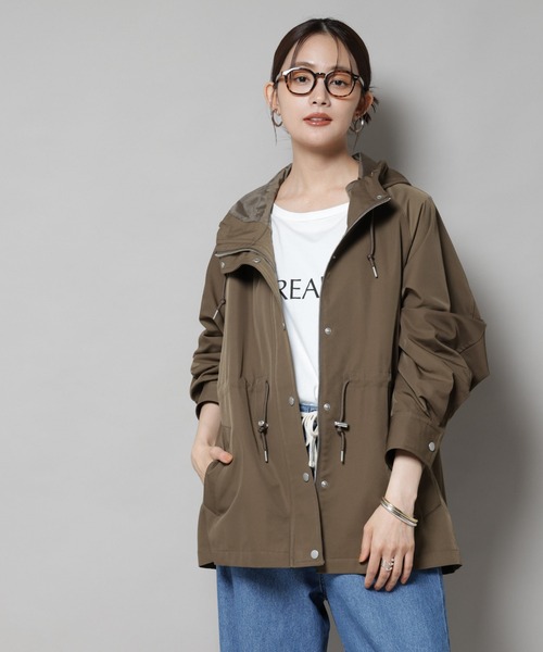 NANO universe（ナノユニバース）の「撥水加工フードブルゾン（ブルゾン・レディース・ブラック/ベージュ/モカ・FREE）」の2枚目の写真