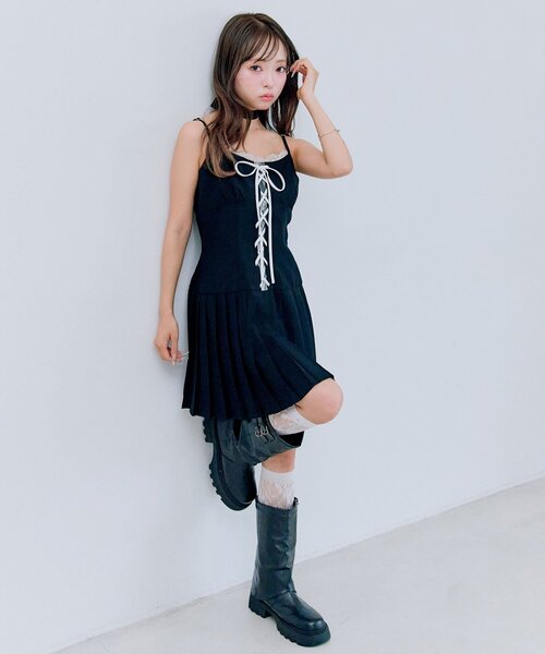 OLIVE des OLIVE（オリーブデオリーブ）の「レースアッププリーツキャミワンピース（ワンピース・レディース・ブラック/ドット・FREE）」の17枚目の写真