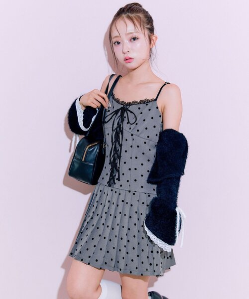 OLIVE des OLIVE（オリーブデオリーブ）の「レースアッププリーツキャミワンピース（ワンピース・レディース・ブラック/ドット・FREE）」の22枚目の写真