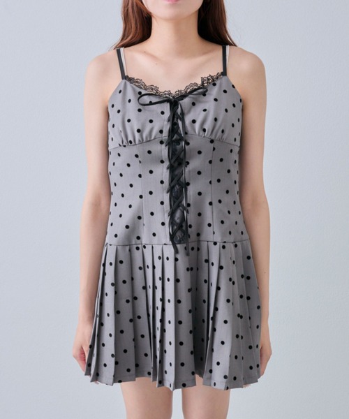 OLIVE des OLIVE（オリーブデオリーブ）の「レースアッププリーツキャミワンピース（ワンピース・レディース・ブラック/ドット・FREE）」の4枚目の写真