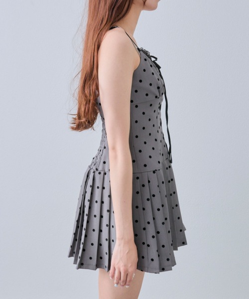 OLIVE des OLIVE（オリーブデオリーブ）の「レースアッププリーツキャミワンピース（ワンピース・レディース・ブラック/ドット・FREE）」の5枚目の写真