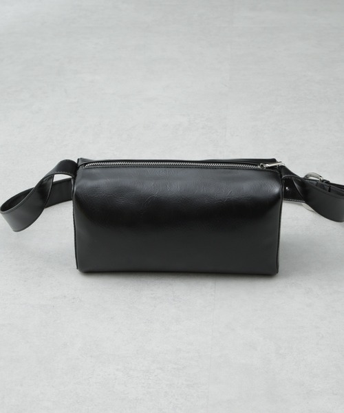 NANO universe（ナノユニバース）の「ワンショルダーボディーバッグ（ショルダーバッグ・レディース・ブラック/ホワイト/シルバー・FREE）」の7枚目の写真