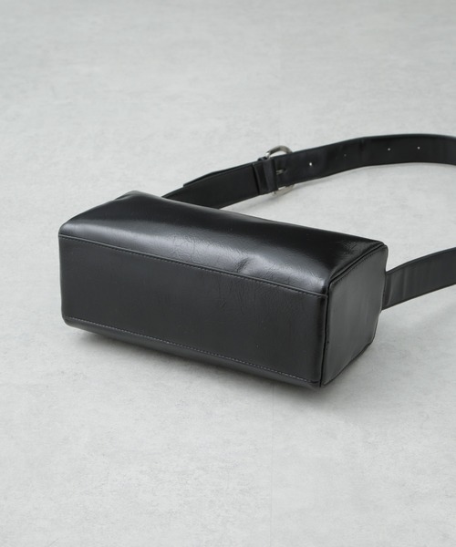 NANO universe（ナノユニバース）の「ワンショルダーボディーバッグ（ショルダーバッグ・レディース・ブラック/ホワイト/シルバー・FREE）」の8枚目の写真