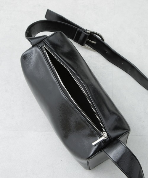 NANO universe（ナノユニバース）の「ワンショルダーボディーバッグ（ショルダーバッグ・レディース・ブラック/ホワイト/シルバー・FREE）」の11枚目の写真