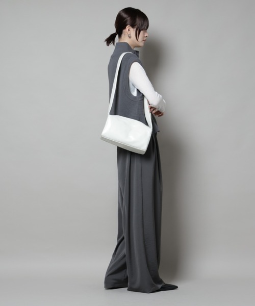 NANO universe（ナノユニバース）の「ワンショルダーボディーバッグ（ショルダーバッグ・レディース・ブラック/ホワイト/シルバー・FREE）」の15枚目の写真