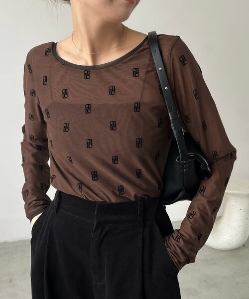 CAPRICIEUX LE'MAGE（カプリシューレマージュ）の「【前後2WAY】2WAYモノグラムシアーTシャツ（Tシャツ/カットソー・レディース・ベージュ/ブラウン・FREE）」の2枚目の写真