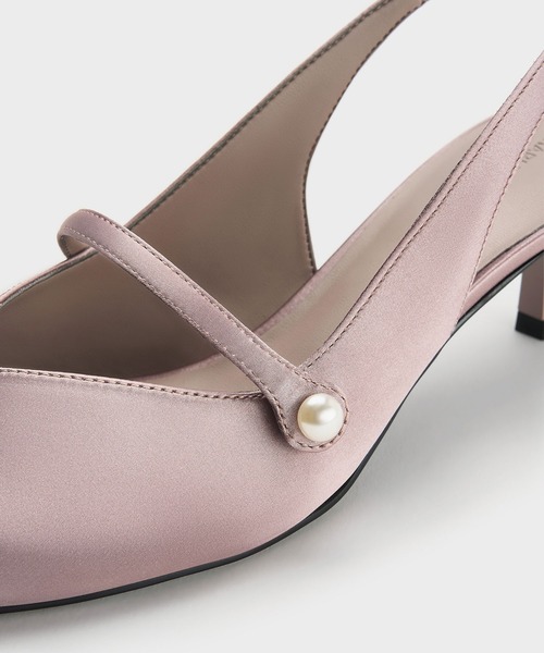 CHARLES & KEITH(チャールズ & キース)の「Helena ヘレナ パールスリングバックキトゥンヒール(パンプス・レディース・ブラウン系その他3/ブラック系その他7/スモークピンク・25cm/24.5cm/23.5cm/23cm/22.5cm/22cm/25.5cm)」の14枚目の写真