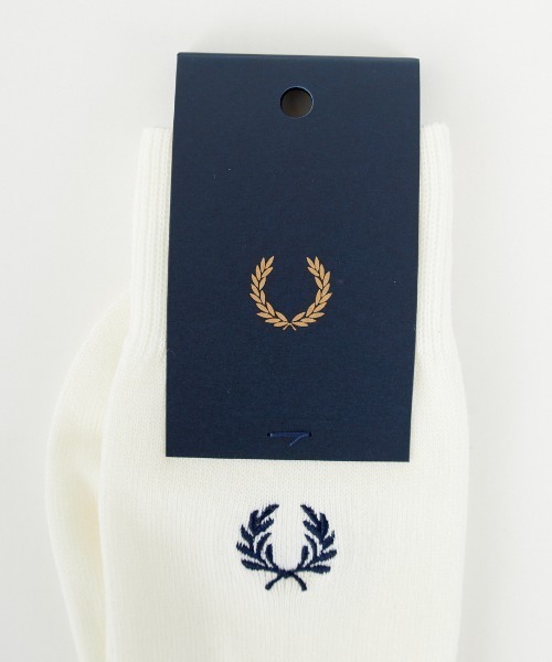 FRED PERRY（フレッドペリー）の「[FRED PERRY/フレッドペリー] ワンポイント刺繍ロゴ ミドルソックス（ソックス/靴下・メンズ・ホワイト/ブラック・25-27）」の4枚目の写真