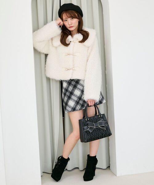 MAJESTIC LEGON（マジェスティックレゴン）の「ビット付きフワフワショートコート（その他アウター・レディース・ベージュ/ブラウン/アイボリー/ホワイト系その他3/ライトベージュ・SMALL/MEDIUM）」の22枚目の写真