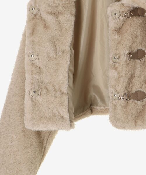 MAJESTIC LEGON（マジェスティックレゴン）の「ビット付きフワフワショートコート（その他アウター・レディース・ベージュ/ブラウン/アイボリー/ホワイト系その他3/ライトベージュ・SMALL/MEDIUM）」の13枚目の写真