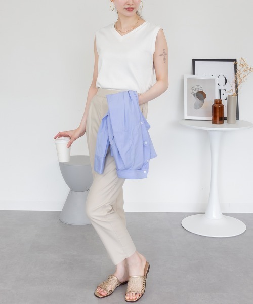 aity(アイティ)の「Vネックノースリーブトップス カットソー コットン 夏服(Tシャツ/カットソー・レディース・ブラック/グレイッシュベージュ/オフホワイト・M/L/LL/3L/4L)」の4枚目の写真