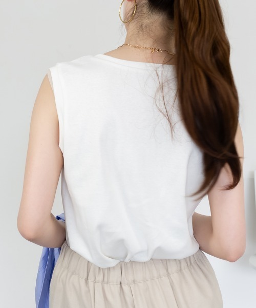aity(アイティ)の「Vネックノースリーブトップス カットソー コットン 夏服(Tシャツ/カットソー・レディース・ブラック/グレイッシュベージュ/オフホワイト・M/L/LL/3L/4L)」の8枚目の写真