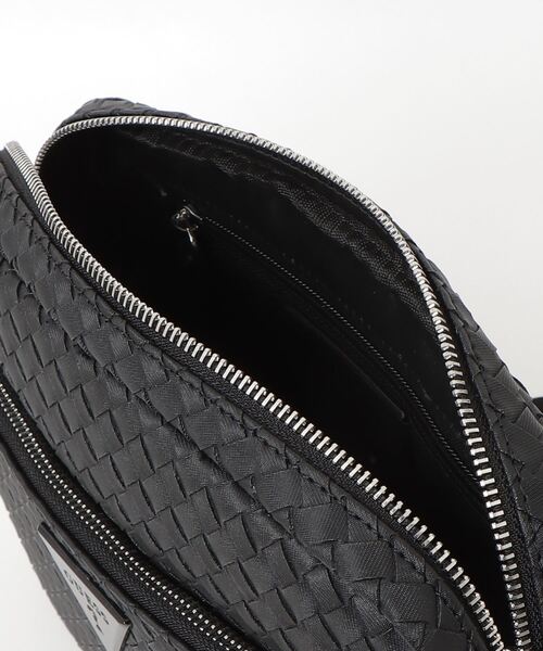 Guess（ゲス）の「WHISTLER East/West Crossbody クロスボディ ショルダーバッグ （ショルダーバッグ・メンズ・ブラック・ONE SIZE）」の16枚目の写真