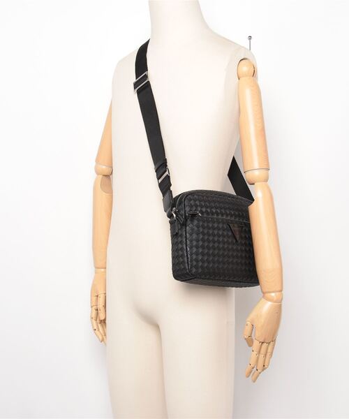 Guess（ゲス）の「WHISTLER East/West Crossbody クロスボディ ショルダーバッグ （ショルダーバッグ・メンズ・ブラック・ONE SIZE）」の17枚目の写真