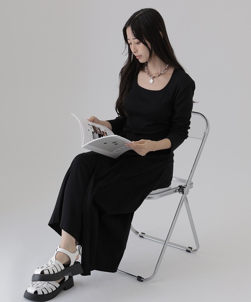SUWDEE(スーディー)の「square neck twist long dress(ワンピース・レディース・ブラック/グレー・M)」の3枚目の写真
