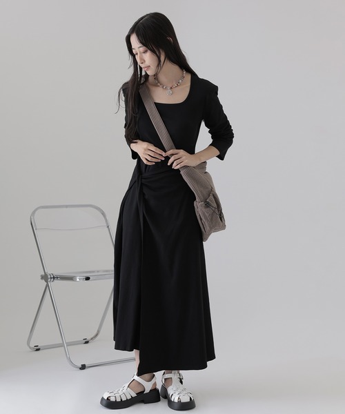 SUWDEE(スーディー)の「square neck twist long dress(ワンピース・レディース・ブラック/グレー・M)」の4枚目の写真