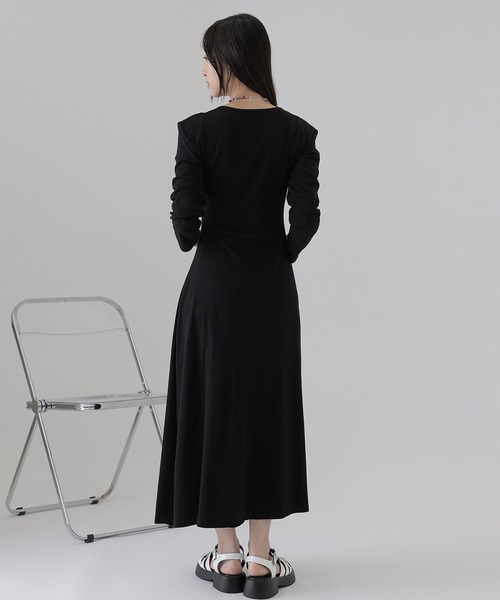 SUWDEE(スーディー)の「square neck twist long dress(ワンピース・レディース・ブラック/グレー・M)」の5枚目の写真