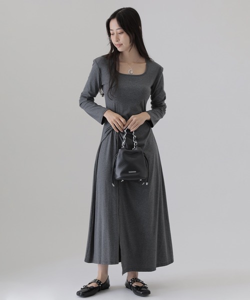SUWDEE(スーディー)の「square neck twist long dress(ワンピース・レディース・ブラック/グレー・M)」の6枚目の写真