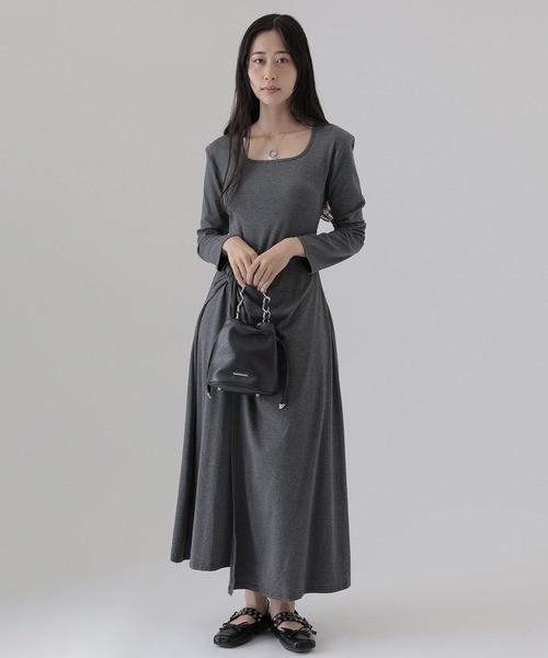 SUWDEE(スーディー)の「square neck twist long dress(ワンピース・レディース・ブラック/グレー・M)」の7枚目の写真