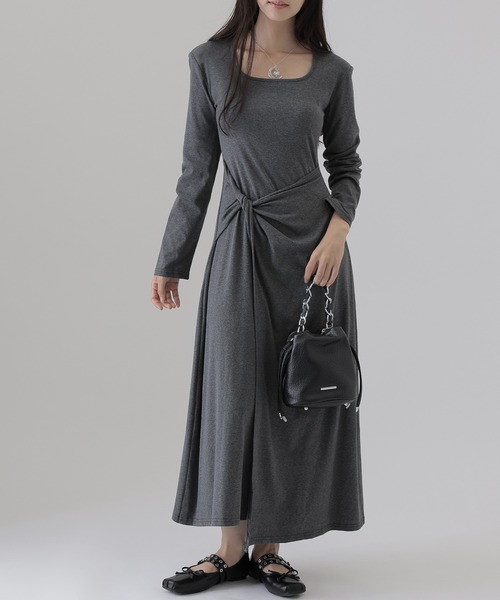 SUWDEE(スーディー)の「square neck twist long dress(ワンピース・レディース・ブラック/グレー・M)」の8枚目の写真