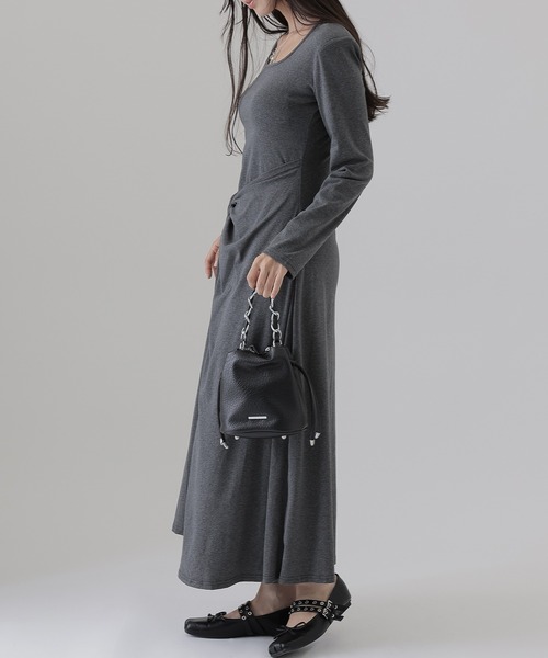 SUWDEE(スーディー)の「square neck twist long dress(ワンピース・レディース・ブラック/グレー・M)」の9枚目の写真