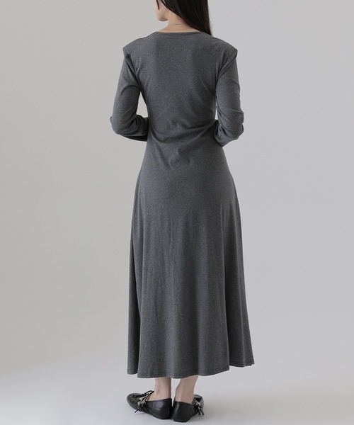 SUWDEE(スーディー)の「square neck twist long dress(ワンピース・レディース・ブラック/グレー・M)」の10枚目の写真