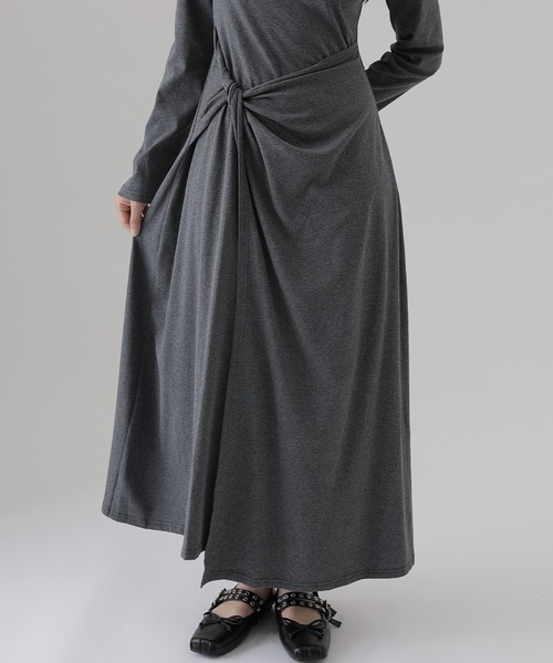 SUWDEE(スーディー)の「square neck twist long dress(ワンピース・レディース・ブラック/グレー・M)」の13枚目の写真