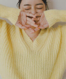 Vネックオーバーニット