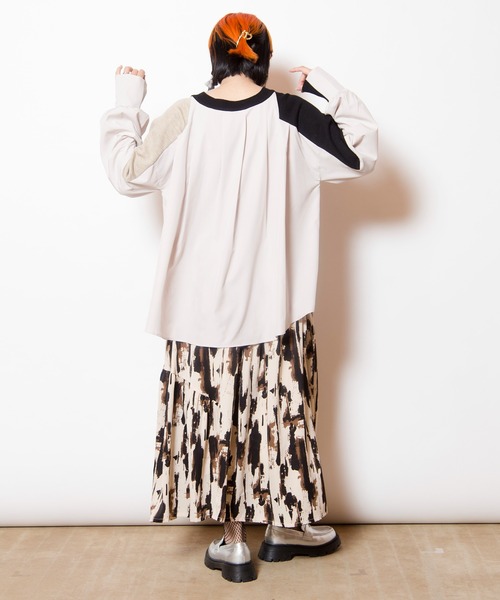 OSMOSIS（オズモーシス）の「切替レイヤードニットプルオーバー（ニット/セーター・レディース・ブラック/ベージュ/チャコール・ONE SIZE）」の20枚目の写真