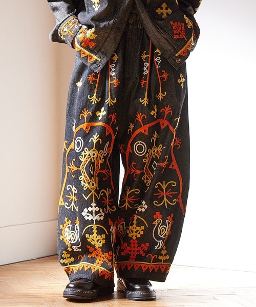 チャイハネ(チャイハネ)の「【チャイハネ】カチデナ刺繍MEN'Sデニムバルーンパンツ(デニムパンツ・メンズ・ブルー/ブラック・FREE)」の2枚目の写真