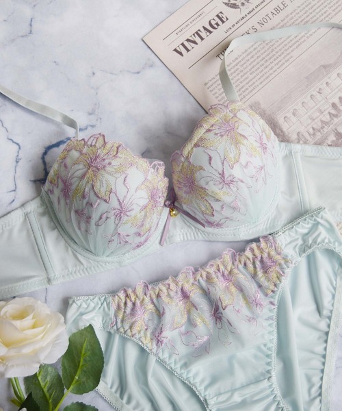 【Feminine Style】大きな花柄のラメ刺繍！胸元の細リボンがさらにキュートなデザイン◎