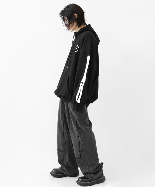 minsobi（ミンソビ）の「アームボーンロゴフーディー（パーカー・メンズ・ブラック・FREE）」の5枚目の写真