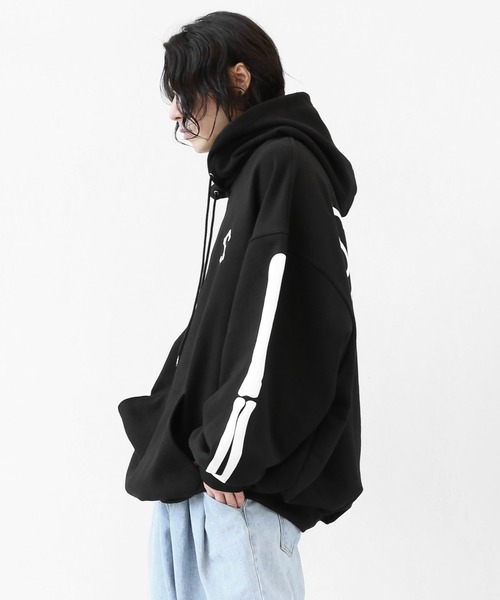 minsobi（ミンソビ）の「アームボーンロゴフーディー（パーカー・メンズ・ブラック・FREE）」の7枚目の写真