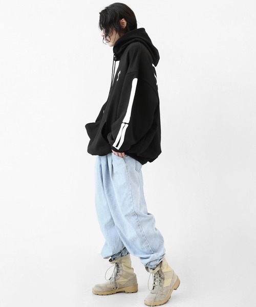 minsobi（ミンソビ）の「アームボーンロゴフーディー（パーカー・メンズ・ブラック・FREE）」の4枚目の写真