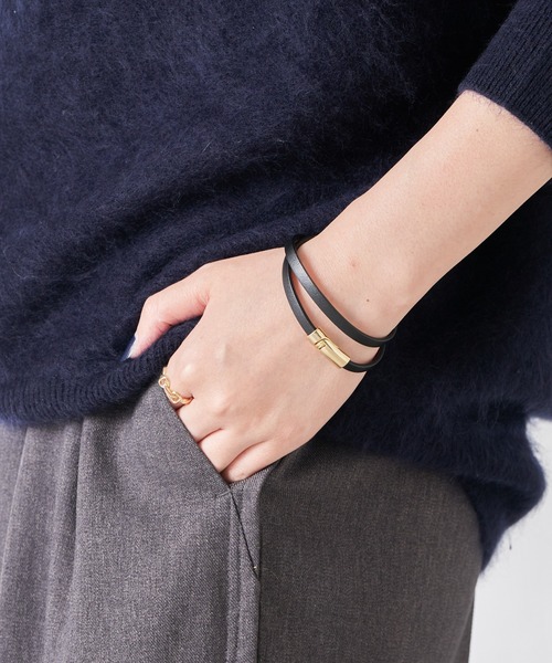 COLLAGE GALLARDAGALANTE(コラージュガリャルダガランテ)の「ダブルラップレザーブレスレット(ブレスレット・レディース・ブラック/キャメル・FREE)」の2枚目の写真