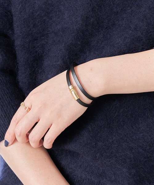 COLLAGE GALLARDAGALANTE(コラージュガリャルダガランテ)の「ダブルラップレザーブレスレット(ブレスレット・レディース・ブラック/キャメル・FREE)」の4枚目の写真