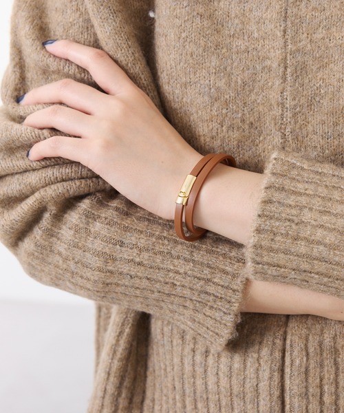 COLLAGE GALLARDAGALANTE(コラージュガリャルダガランテ)の「ダブルラップレザーブレスレット(ブレスレット・レディース・ブラック/キャメル・FREE)」の5枚目の写真