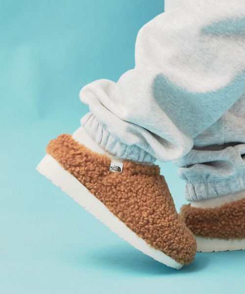 THE NORTH FACE（ザノースフェイス）の「日本未発売 THE NORTH FACE/ザ・ノースフェイス MULE FLEECE ふわふわボアフリース ミュール（スリッポン・レディース・ブラウン/オリーブ/レオパード・23/24）」の2枚目の写真