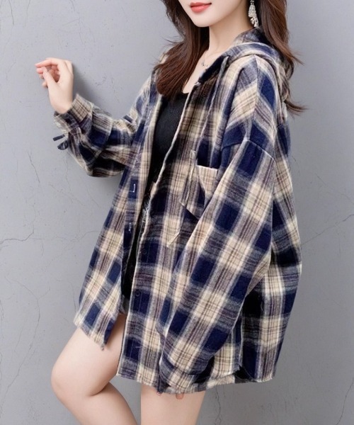 cammie(キャミー)の「フード付きチェックシャツ(シャツ/ブラウス・レディース・ブルー/レッド/ブラウン・M/L)」の2枚目の写真